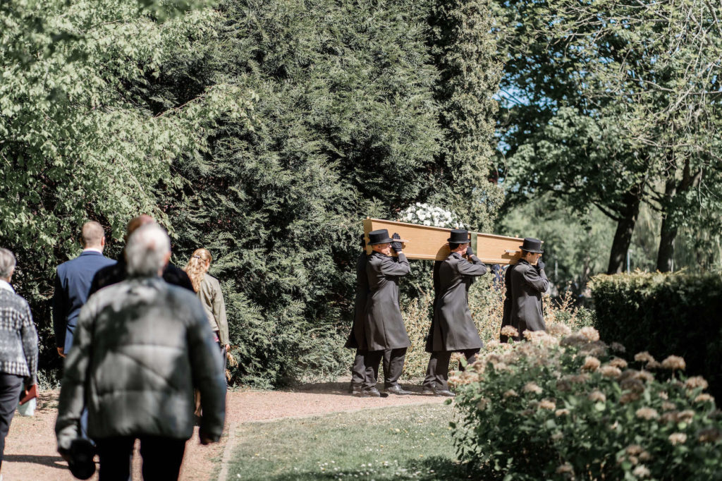 Wat kost een begrafenis? - Iede Hoorn Uitvaartzorg